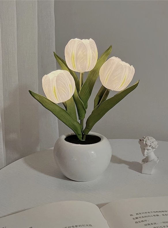 lavieestbelIe's tweet photo. tulip table lamps!! <3 https://t.co/Ub9sY5BauP