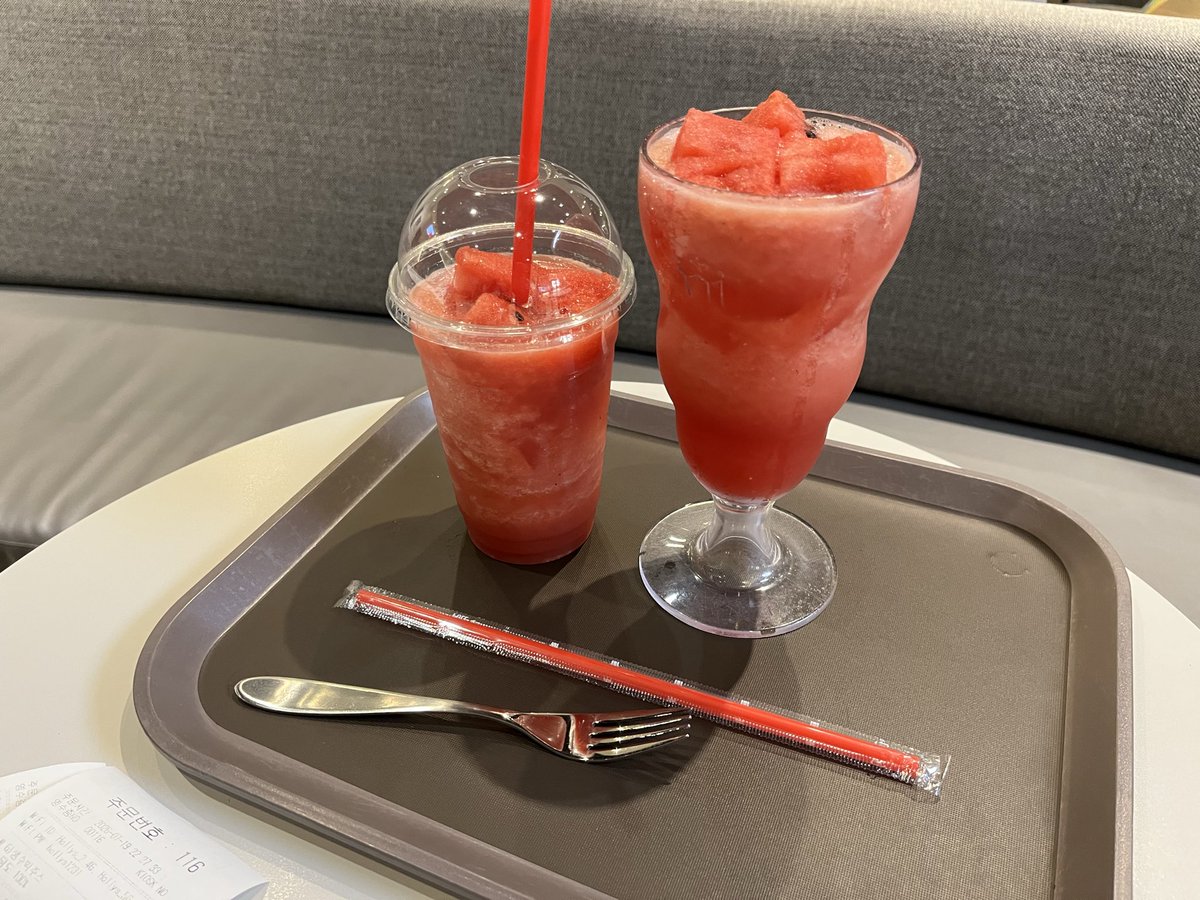 chuorkp's tweet photo. 韓国 スイカジュース メモ
『HOLLYS』  6900₩
🍉グランデ
🍉エスプレッソなし
🍉甘さ50% https://t.co/vSml0WQ4VR