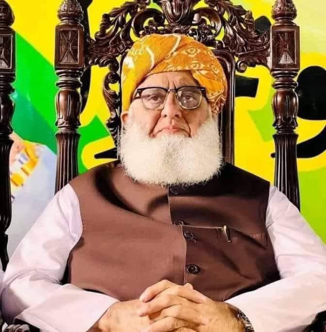 MustafaMeer01's tweet photo. طاقت کے ایوان سن لیں! حق کی آواز کو دبایا جا سکتا ہے، ہرایا نہیں جا سکتا۔

#BroadcastMaulanaNow #LawyersStandWithMaulana #مرد_آہن_مولانا #پروپیگنڈہ_برگیڈ #چوکیدار_وڑگیا https://t.co/o5c5m2ReBw