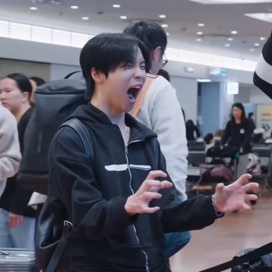 Momotarozi's tweet photo. ยังไม่ว่างดูสัก vlog แต่ก็อตซิลล่าตัวนี้ น่ารักชะมัด >< https://t.co/AfSAnLU0bu
