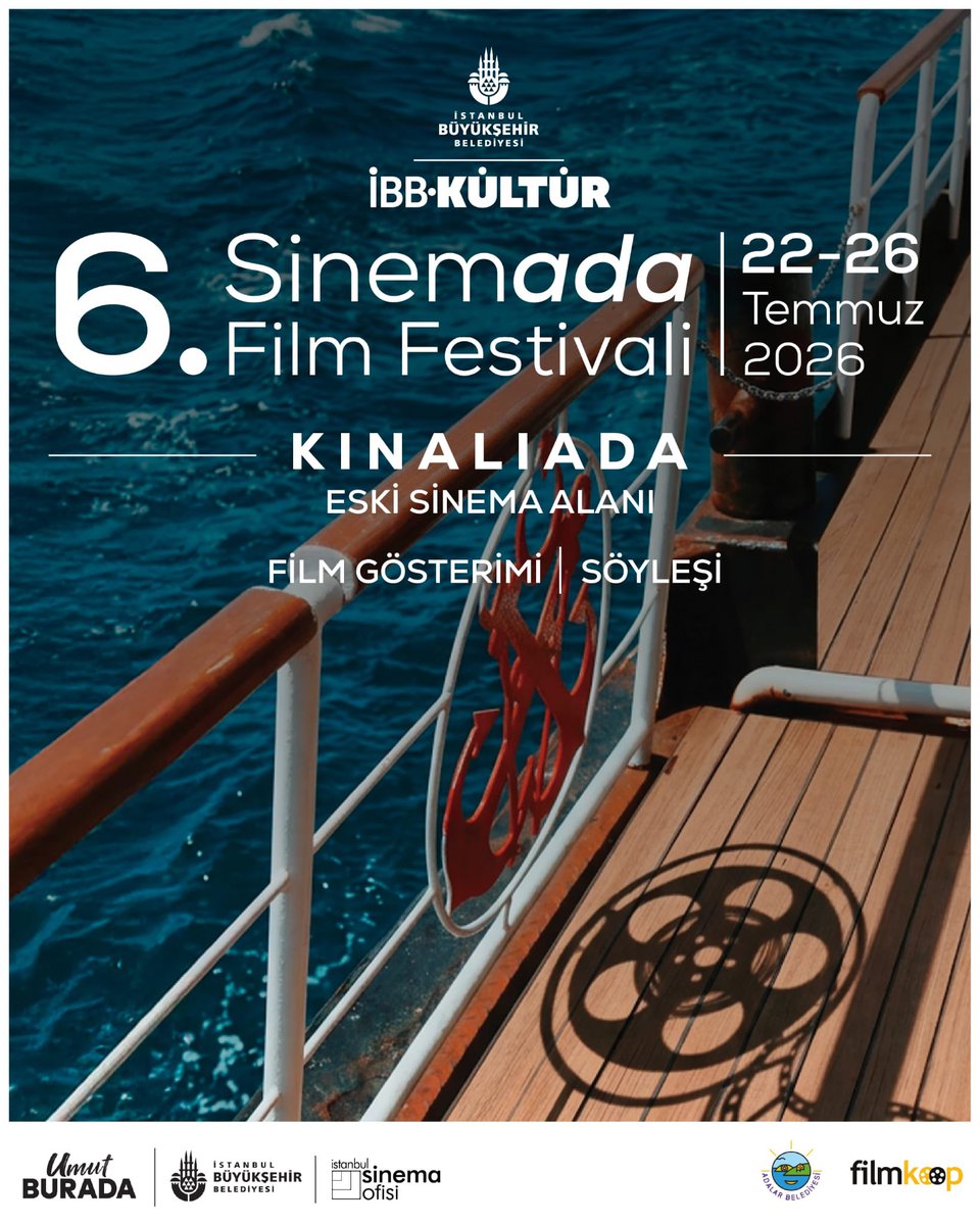mhrpolat's tweet photo. Kültürü ve sanatı vapura, parka, bahçeye, tarihi alanlara; kısacası İstanbul’un her köşesine yaymaya devam ediyoruz! 🌿⛵

Daha önce haberini verdiğim 6. SinemAda Film Festivali başlıyor. Paşabahçe Vapuru, Büyükada, Heybeliada, Kınalıada mekanlarımız. Adaya doğru süzülen tarihi Paşabahçe Vapuru’nu da film gösterimlerimizin bir parçası yaptık. Püfür püfür Boğaz havası eşliğinde yolculuk ederken, vapuru da bir sinema mekanına dönüştürüyoruz. ✨

Harika film ve söyleşi seçkimizin tüm detaylarını afişlerimizde ve @ibb_kultur sayfalarımızda görebilirsiniz. 

🎟️ Etkinliklerimiz tamamen ücretsiz! Biletlerimiz yarın saat 16.00’dan itibaren İstanbul Senin uygulaması üzerinden rezervasyona açılıyor.
Biz elbette herkesi aramızda görmek istiyoruz ama unutmayalım ki İstanbul 16 milyonluk, kocaman bir kent. Bu güzel deneyimi kaçırmamak ve yer bulabilmek için yarın 16.00’dan sonra elinizi çabuk tutmanızda fayda var. ☀️🌿

#İBBKültür #SinemAda