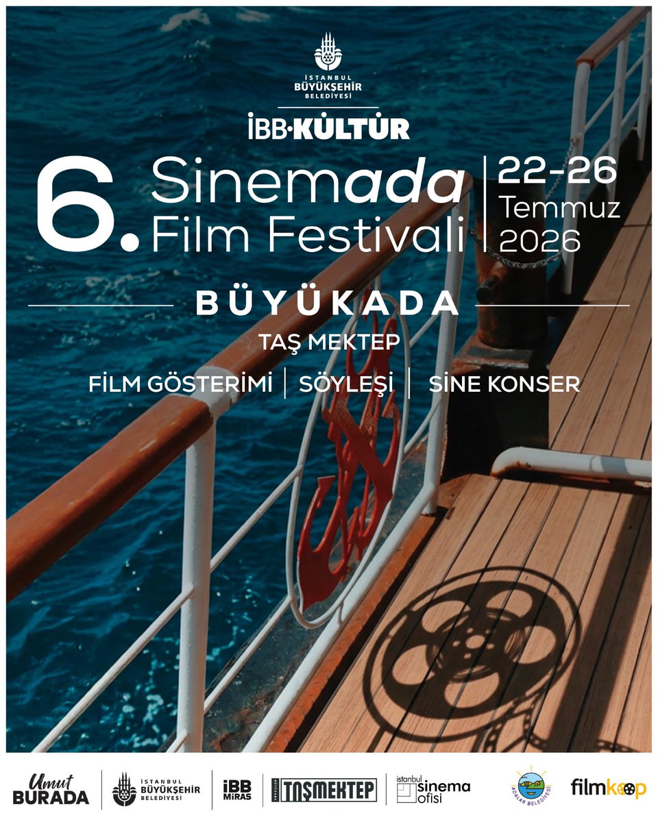 mhrpolat's tweet photo. Kültürü ve sanatı vapura, parka, bahçeye, tarihi alanlara; kısacası İstanbul’un her köşesine yaymaya devam ediyoruz! 🌿⛵

Daha önce haberini verdiğim 6. SinemAda Film Festivali başlıyor. Paşabahçe Vapuru, Büyükada, Heybeliada, Kınalıada mekanlarımız. Adaya doğru süzülen tarihi Paşabahçe Vapuru’nu da film gösterimlerimizin bir parçası yaptık. Püfür püfür Boğaz havası eşliğinde yolculuk ederken, vapuru da bir sinema mekanına dönüştürüyoruz. ✨

Harika film ve söyleşi seçkimizin tüm detaylarını afişlerimizde ve @ibb_kultur sayfalarımızda görebilirsiniz. 

🎟️ Etkinliklerimiz tamamen ücretsiz! Biletlerimiz yarın saat 16.00’dan itibaren İstanbul Senin uygulaması üzerinden rezervasyona açılıyor.
Biz elbette herkesi aramızda görmek istiyoruz ama unutmayalım ki İstanbul 16 milyonluk, kocaman bir kent. Bu güzel deneyimi kaçırmamak ve yer bulabilmek için yarın 16.00’dan sonra elinizi çabuk tutmanızda fayda var. ☀️🌿

#İBBKültür #SinemAda