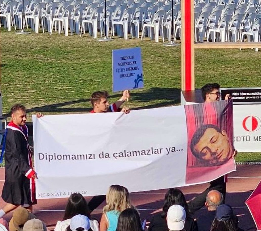 TKRgazete's tweet photo. ODTÜ mezuniyetinde açılan pankart: 

“Diplomamızı da çalamazlar ya.” https://t.co/TPUddLZEFj