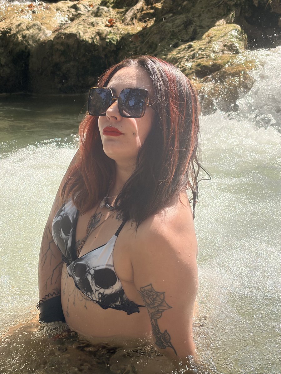 Divinity__lunaa's tweet photo. Aprèm à la rivière pour mon anniversaire !! 💦 https://t.co/TISiApaLCl