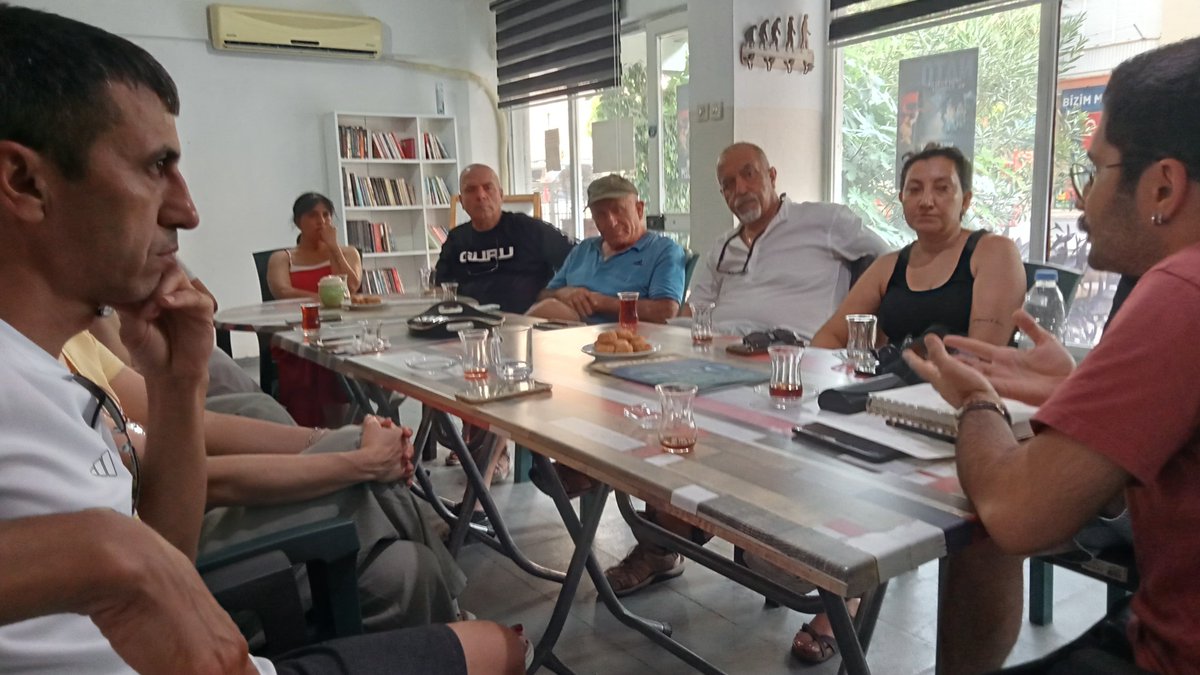 UlusTkpkepez's tweet photo. Bugün semt evinde Ankara zirvesi sonrası NATO gerçeklerini konuştuk. 

"NATO’ya karşı mücadelemizden zerre taviz vermeyeceğiz. İşçi ve emekçileri, yurtsever aydınlarımızı bu mücadeleye güç vermek için TKP saflarına çağırıyoruz."

Yaşasın yaşam, bağımsızlık ve sosyalizm! https://t.co/YLu2QNzF20