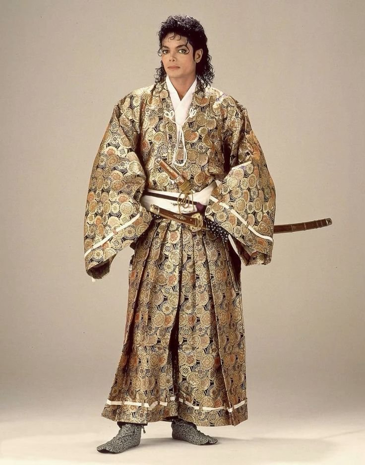 breakofdawnx's tweet photo. "Michael                               "Michaeru
Jackson"                                Jackusonu" https://t.co/Exz9tYUBFf