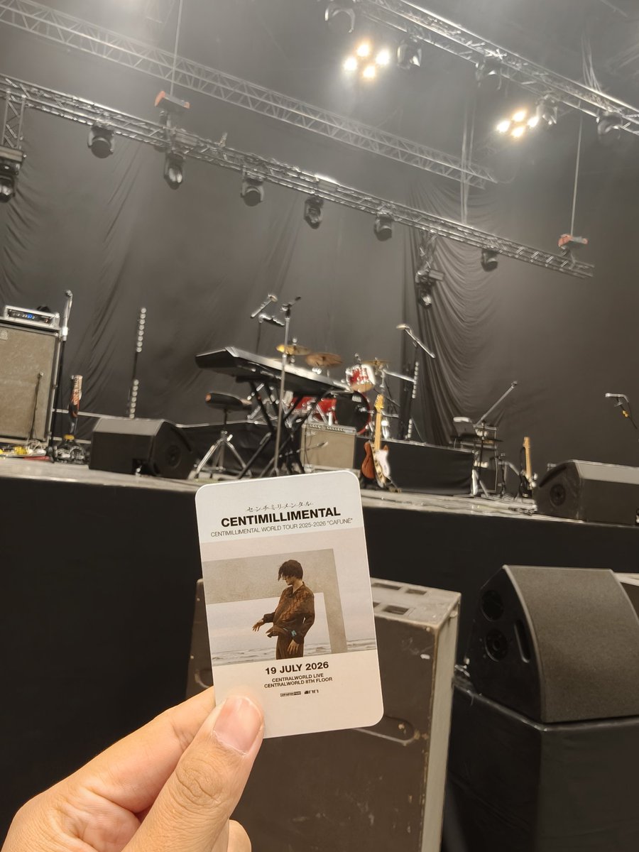 LapanBoontarika's tweet photo. เก็บไว้เป็นความทรงจำ
จะไปคอนเสิร์ตคุณทุกครั้งที่มาไทย
ไว้เจอกันใหม่น้าาาา 🎸🎶
#Centimillimental
#CafunéTourBKK https://t.co/pirDPAaExO