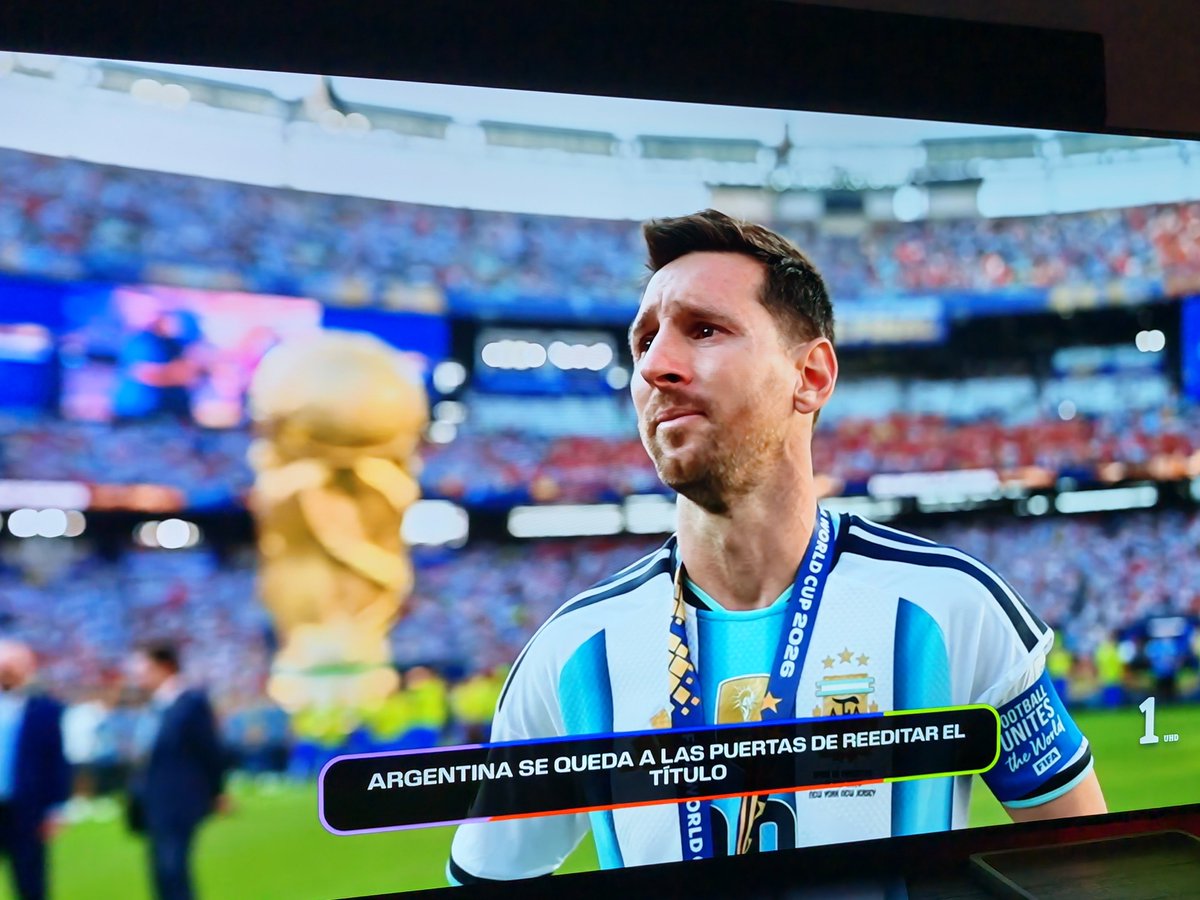 BalonBaII's tweet photo. Messi lárgate, Messi lárgate!!! Enano teamposo. https://t.co/egr4jkGXIX