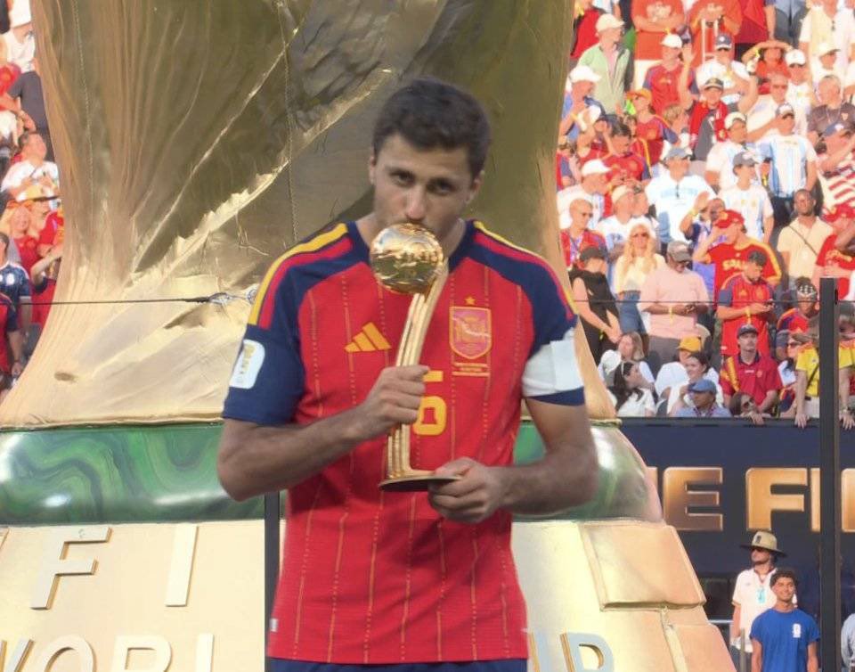 atletiuniverse's tweet photo. Atleti product Rodri has been awarded with the World Cup Golden Ball. https://t.co/LWjfmtqskp