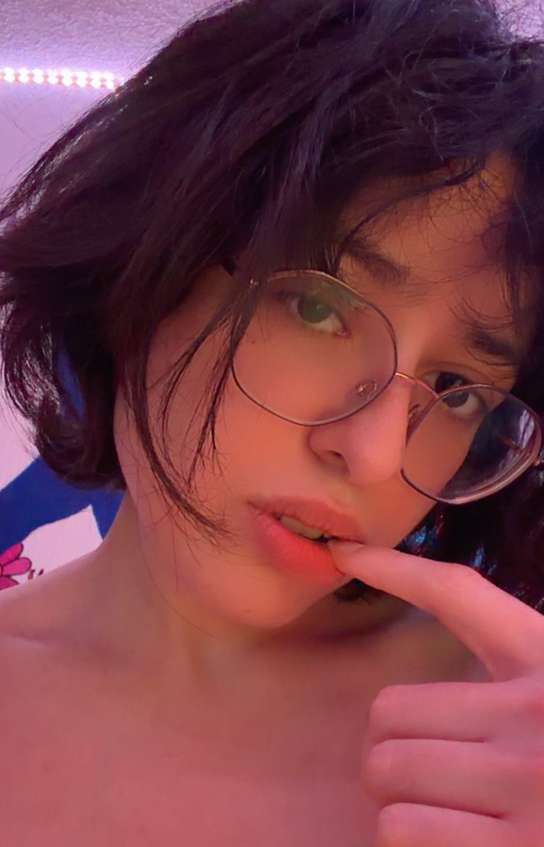 internetgirlnat's tweet photo. Como me encanta que me la metan sin condon hasta dejarme llenita🥵💦💦
Así se ve mientras me la meten y así mi carita bonita🤭
Hoy tendre mis videos cogiendo en descuento, manda mensaje https://t.co/qXL3VMGTqC para verlos todos https://t.co/8gSLrF11BS