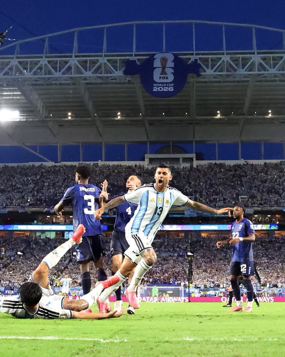 JuliLopezOK's tweet photo. No siempre levantar la Copa es la única forma de hacer historia.

Esta Selección volvió a demostrar que el fútbol también se construye con compromiso, esfuerzo y un profundo sentido de equipo. Hubo talentos extraordinarios, hubo figuras que brillaron, pero por encima de todas las individualidades estuvo el grupo: un equipo que nunca dejó de creer, de luchar y de representar con orgullo a millones de argentinos.

Gracias, Lionel Messi, por seguir regalándonos tu talento, tu liderazgo y una manera única de entender este deporte. Gracias por inspirar a generaciones enteras y por vestir la camiseta argentina con la misma pasión de siempre.

El resultado quedará en los libros. Lo que este equipo despertó en el corazón de nuestro pueblo permanecerá para siempre.

¡Gracias, Selección! 🇦🇷💙