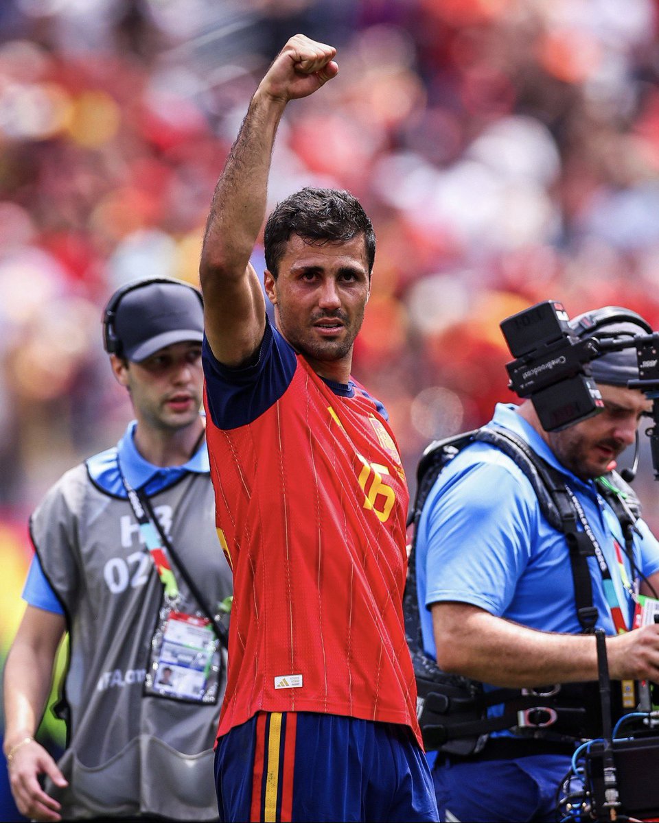 rerock99's tweet photo. Player of the tournament in the Euros and the World Cup. Congratulations to Rodri🙌🏾👏🏽 https://t.co/JosMoOox4J