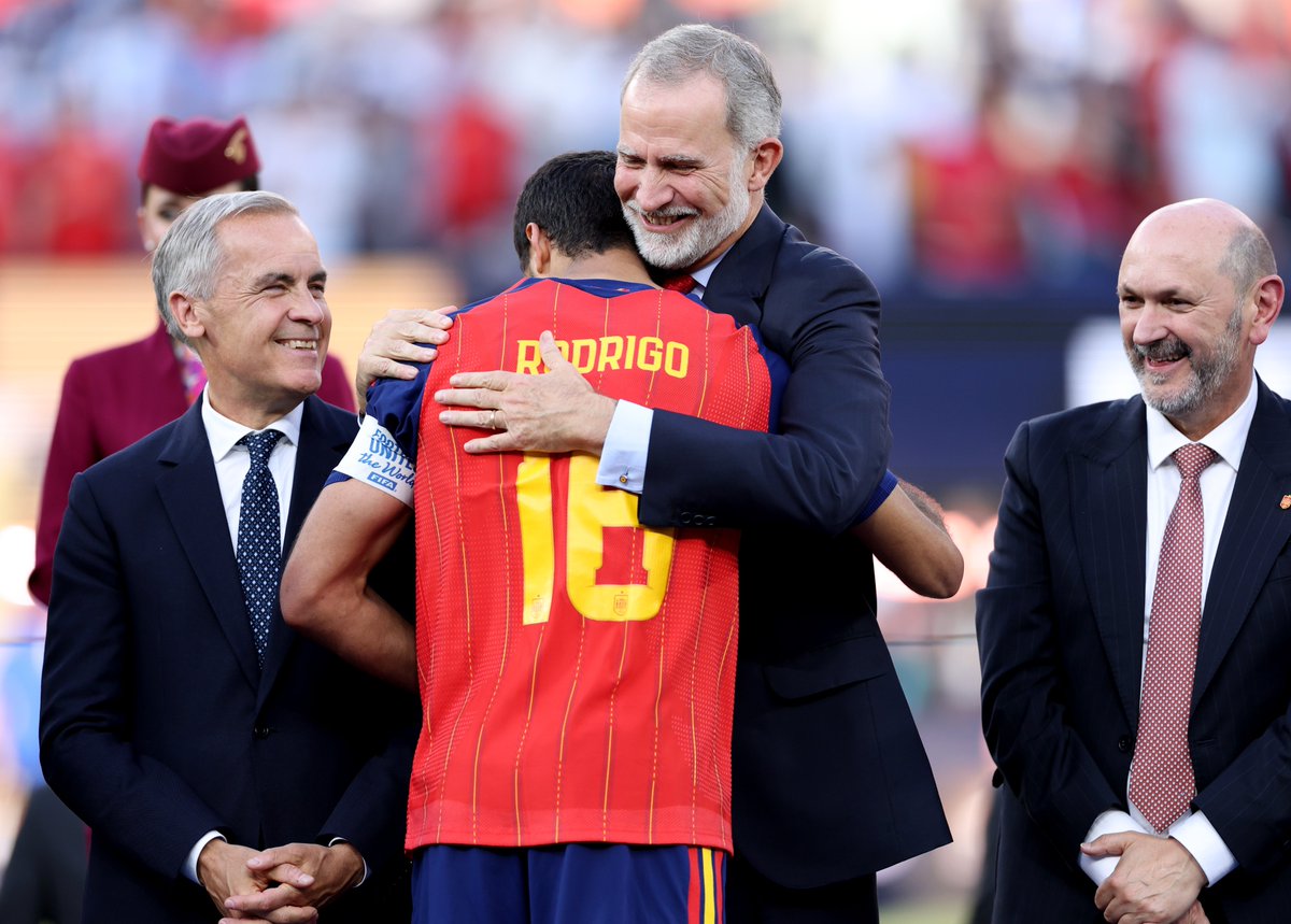 JacobsBen's tweet photo. Rodri wins the Golden Ball ahead of Lionel Messi.🏆

Pau Cubarsi wins the Best Younger Player.👶

Unai Simon wins the Golden Glove.🧤

Kylian Mbappe (10 goals) wins the Golden Boot.🥾

Netherlands win the FIFA Fair Play Award.🇳🇱 https://t.co/EuqqiSNTFF
