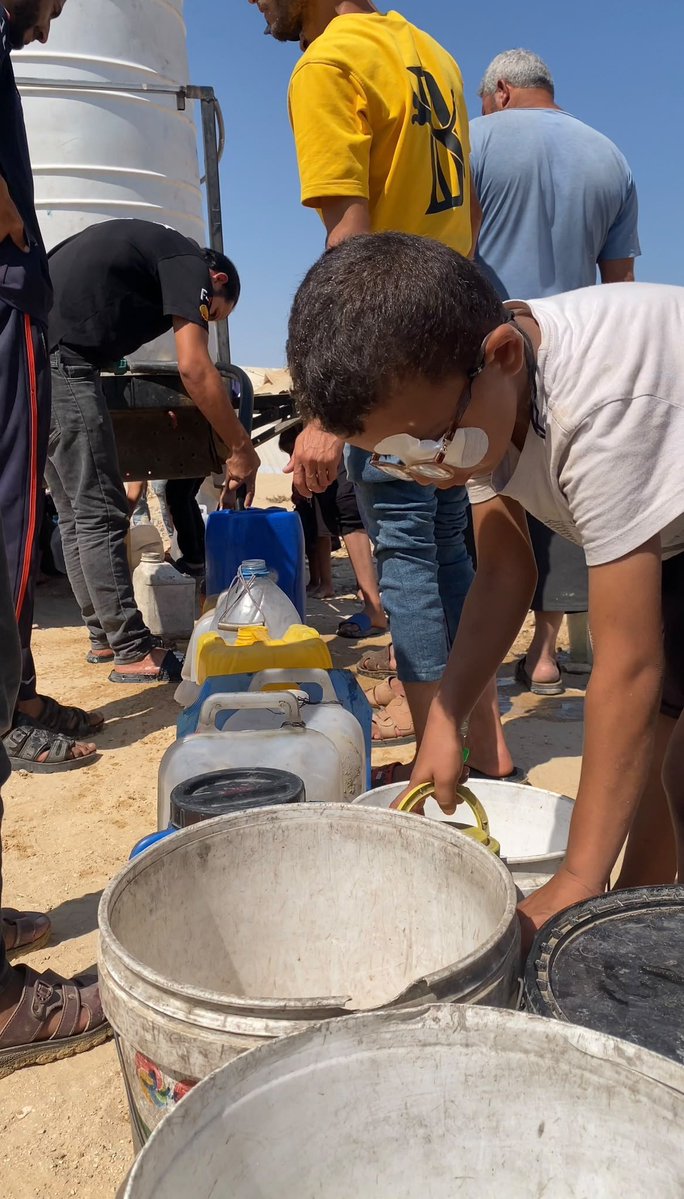 abdalkarem30's tweet photo. Gaza City is facing the worst water crisis in its history, with supplies down by 70% following widespread destruction of wells and water infrastructure.

This raises serious concerns about the spread of disease and a worsening of the humanitarian disaster.
#Gaza
#Palestine
#FreeP https://t.co/Mh05WhEHgU