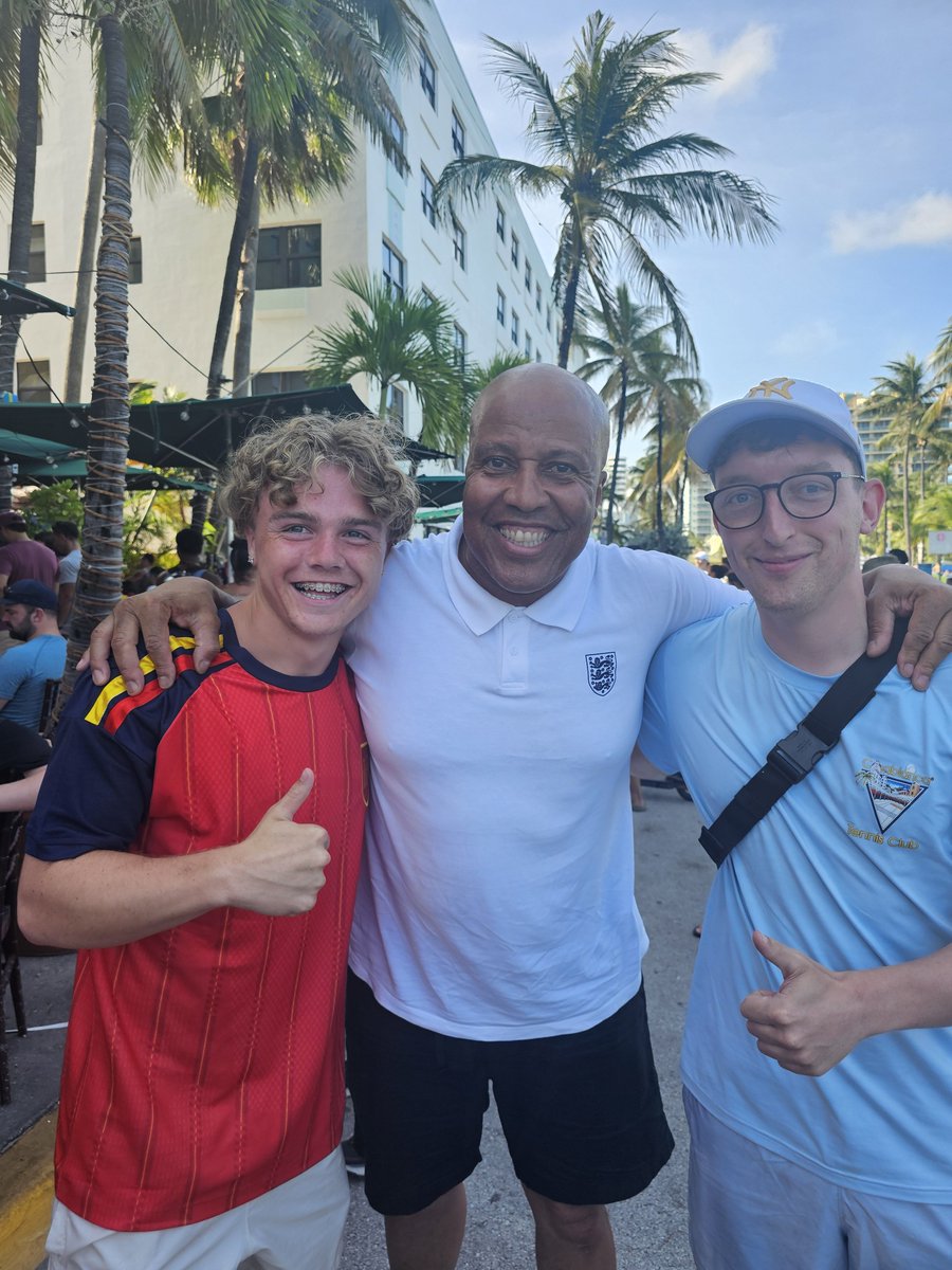 omgljl10's tweet photo. Watching spain win surrounded by argies in miami with England's biggest fan. @Tommy_Oldham1 @gwalker86 https://t.co/e1QyDptysS