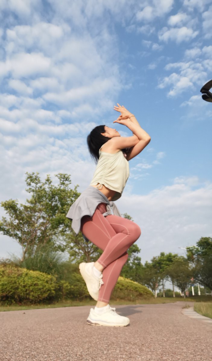 mdjuvmv's tweet photo. A 10-minute morning stretch routine boosts energy u0026 flexibility for the whole day. Start small, stay consistent! https://t.co/O5XIMLtr92