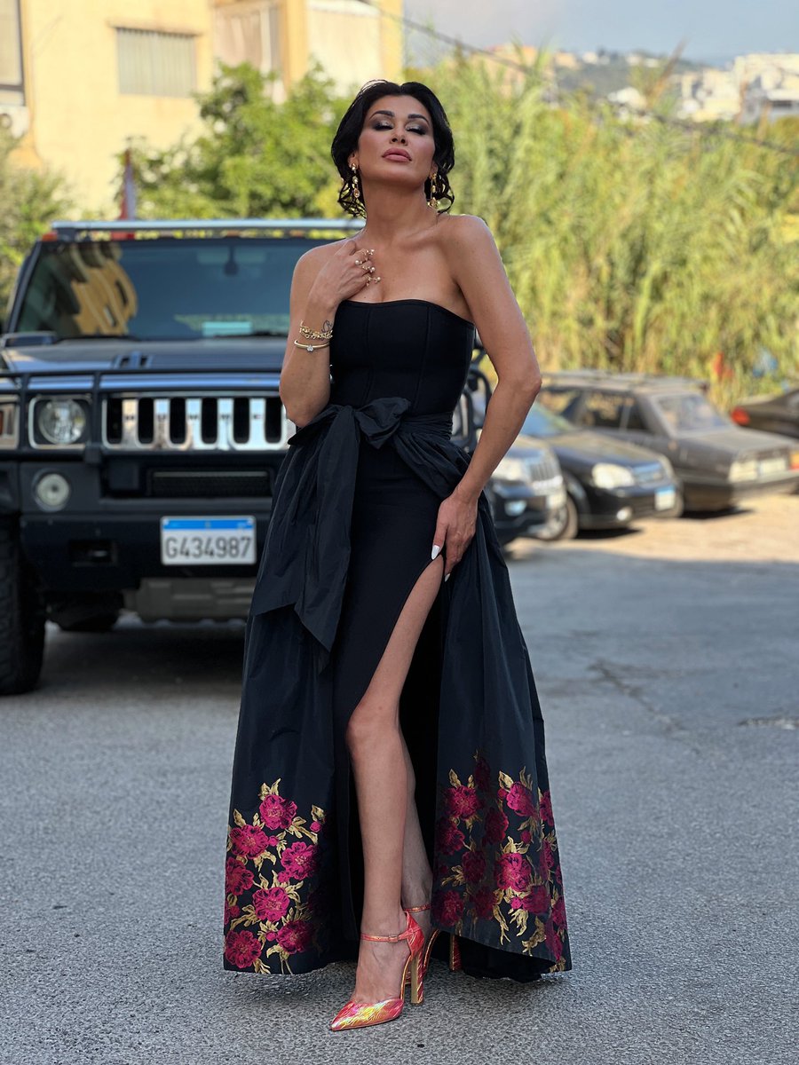 robertjmaalouf's tweet photo. @NadineAlRassi queen of drama 👑 https://t.co/RjYNRGglmm