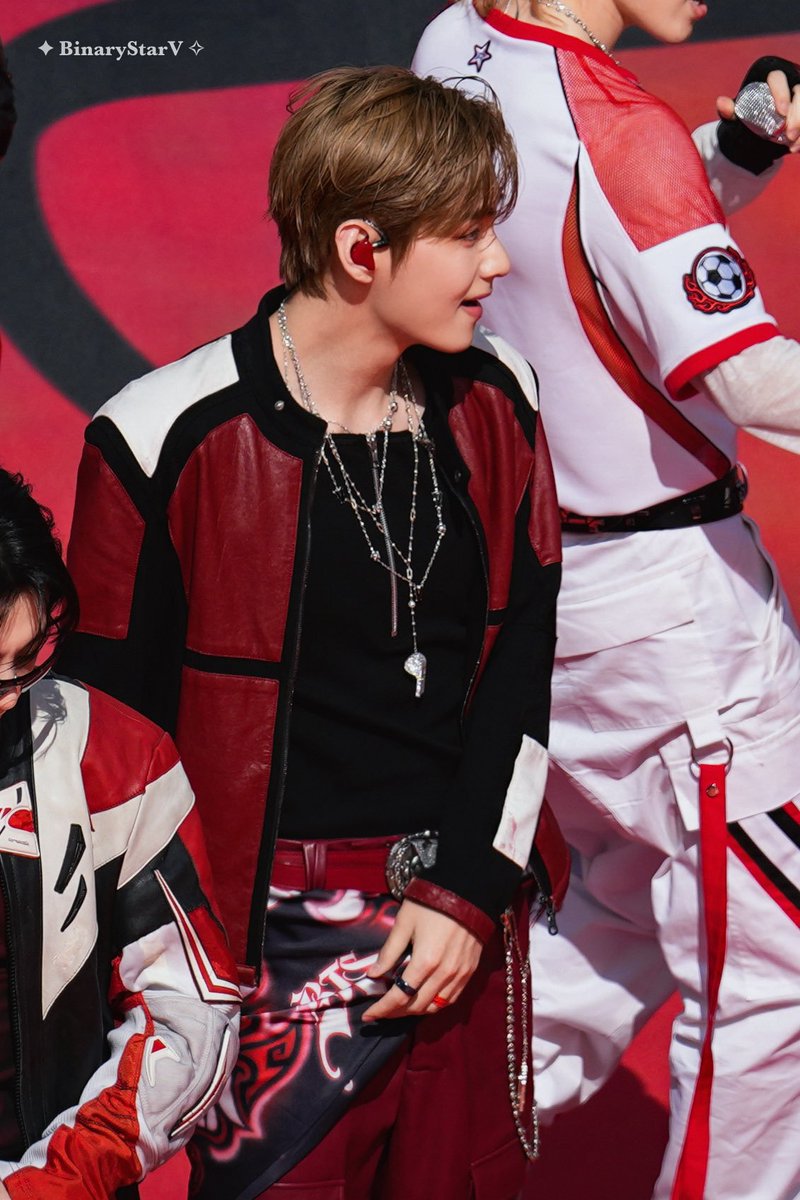 JahanShrin92254's tweet photo. @AboutMusicYT TAEHYUNG AT FIFA HALFTIME SHOW
WORLD CLASS PERFORMER V
BTS AT HALFTIME SHOW FIFA WORLD CUP
#VxFIFAWorldCupHalftimeShow

Our boy aced his part and I'm so https://t.co/3UBMC8Ynd5