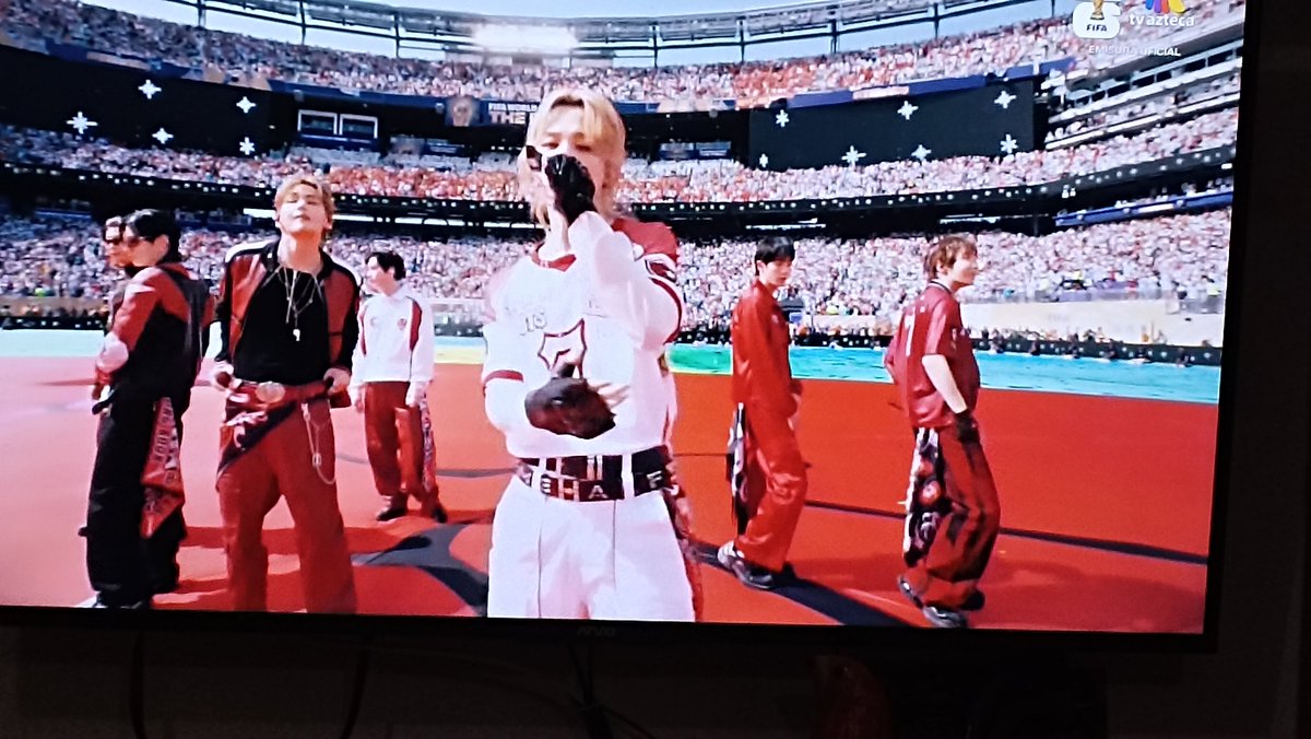 AzuRiver99's tweet photo. @RadioBTSMexico @BTS_twt @AztecaSiete #BTS los reyes !!! #BTSxWORLDCUP2026 https://t.co/yQe2MKKqwz