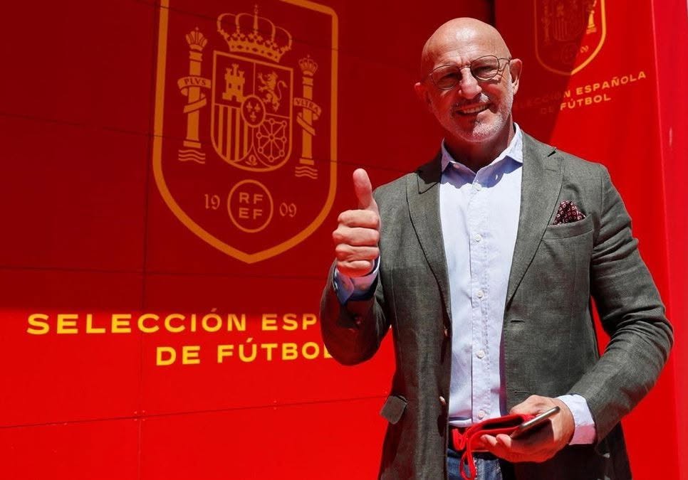 FTalentScout's tweet photo. Luis de la Fuente: 

🏆 2015: Euro U-19

🏆 2019: Euro U-21

🏆 2024: Euro

🏆 2026: World Cup

Step by step, all the way to the absolute TOP. What a coach! 🇪🇸 🔥 https://t.co/AnQ8j4CWrA