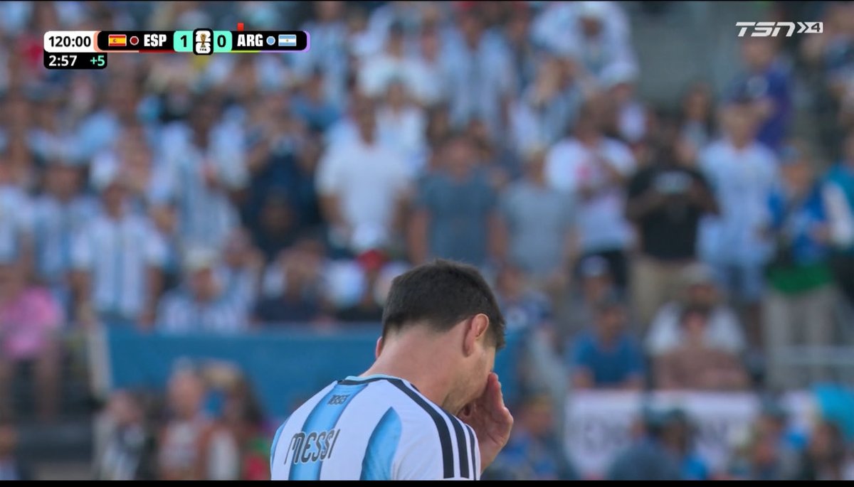 Johan06176747's tweet photo. Best moment of this World Cup. #messi crying. https://t.co/cucwq5Kw6m