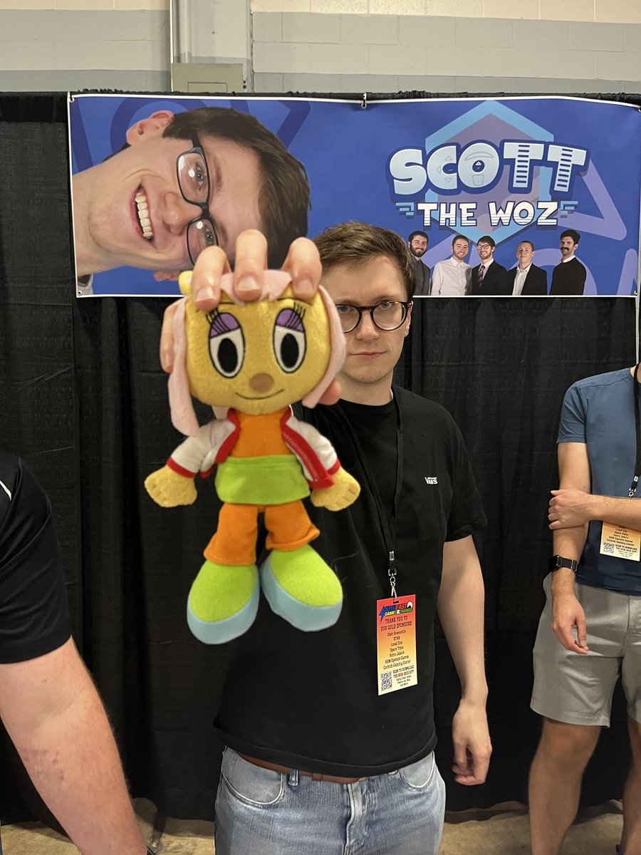 PaulaFoxPlush's tweet photo. unfortunately paula has been kidnapped by the guy who owns sonic jam for the past month, tough times indeed . https://t.co/WoQAk6LOYR
