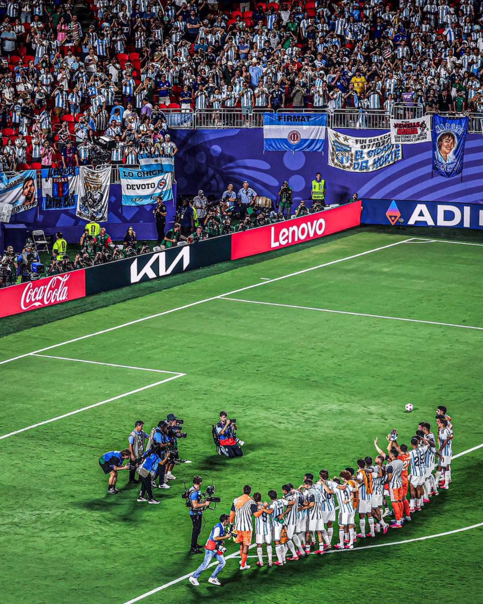 ArgentinaFCOK's tweet photo. GRACIAS ⚽️❤️

#VamosArgentina https://t.co/3kbFObVIh1