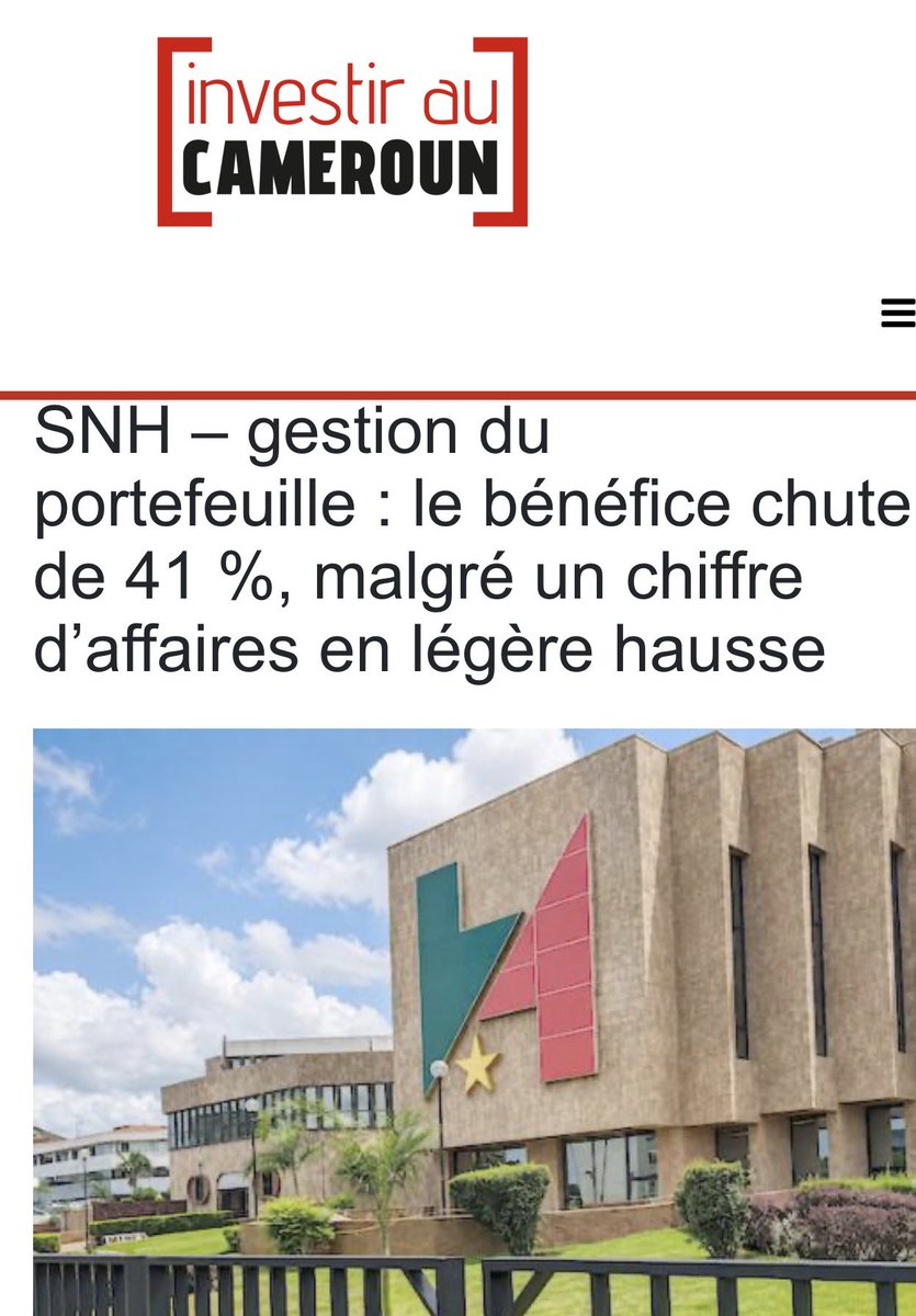 AkereMuna's tweet photo. « La machine à commissions de la SNH : le même mode opératoire, toujours à l'œuvre »

La société pétrolière nationale du Cameroun, la Société Nationale des Hydrocarbures (SNH), a clôturé l'exercice 2025 avec un bénéfice net en chute de 41,3 %, à 19,98 milliards de FCFA, malgré une hausse de 6,1 % du chiffre d'affaires — une entreprise maintenue à flot uniquement par ses revenus financiers, et non par son activité propre, qui a enregistré une perte d'exploitation de 12,47 milliards de FCFA (Investir au Cameroun, 17 juillet 2026).
Au cœur de cette dégradation figure la ligne qui devrait attirer le plus d'attention : les paiements que les comptes désignent comme des « rémunérations d'intermédiaires et de conseils », lesquels sont passés de 3,26 milliards à 4,03 milliards de FCFA, soit une hausse de 23 % en une seule année, alors même que l'activité principale de l'entreprise perdait de l'argent.
Il ne s'agit pas d'un simple détail comptable. Le livre que je prévois de publier documente, à travers l'opération Azoth du Serious Fraud Office britannique et le plaidoyer de culpabilité de Glencore, comment 10,5 millions d'euros de pots-de-vin sont parvenus à des hauts responsables de la SNH entre 2012 et 2015, précisément à travers ce type de montage : des contrats de conseil fictifs, des commissions gonflées sur les cargaisons de pétrole, et des honoraires intégrés dans les contrats, choisis justement parce qu'ils sont suffisamment vagues pour justifier presque n'importe quel paiement et suffisamment difficiles à réfuter. Une ligne de commissions en hausse et inexpliquée à la SNH en 2025 ne rompt pas avec ce schéma — elle le prolonge, à travers la même structure institutionnelle qui a rendu possible le montage d'origine.
Tant que la SNH ne révélera pas qui sont ces intermédiaires, quels services ils ont réellement rendus, et pourquoi ces honoraires ont augmenté alors que l'exploitation s'effondrait, cette ligne comptable restera ce que le dossier judiciaire a déjà démontré qu'elle pouvait être : la cachette des paiements de corruption.