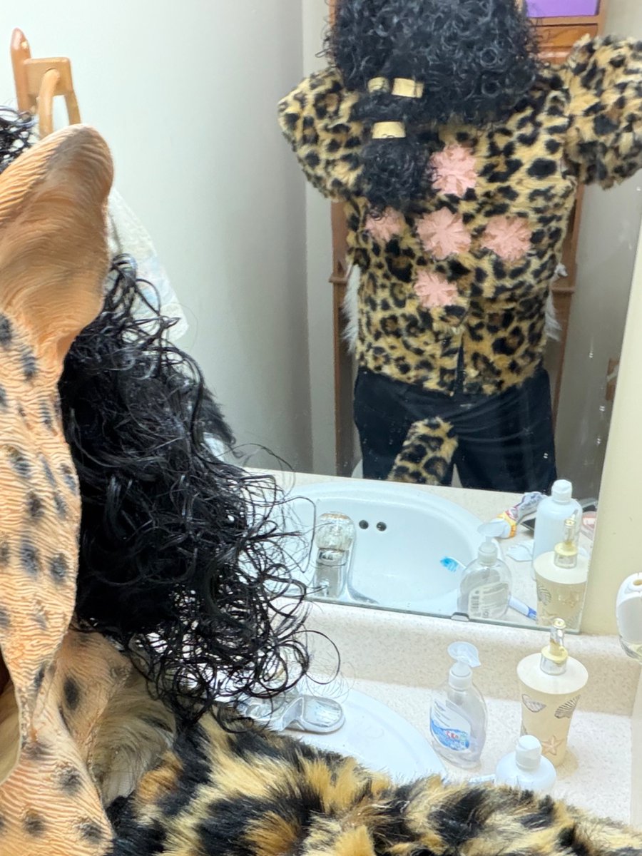 MasterJNathan's tweet photo. Lucci Leopard Form (Enies Lobby) Test 1, need to adjust coverage on arms but suit is done, will knock out a makeup test just to be safe

#RobLucci #OnePiece https://t.co/4FMm866LkE