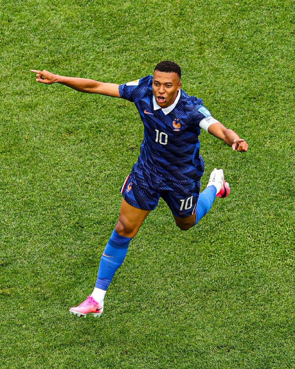1SMi_'s tweet photo. 🚨🚨🚨⚠️ عــاجــل ورســمــيًــا ⚠️🚨🚨🚨 

كيليان مبابي يحصل على جائزة هداف كاس العالم 2026م

😨😨😨😨😨😨😨💙💙💙💙💙💙💙💙💙 https://t.co/e3z61dMk0j