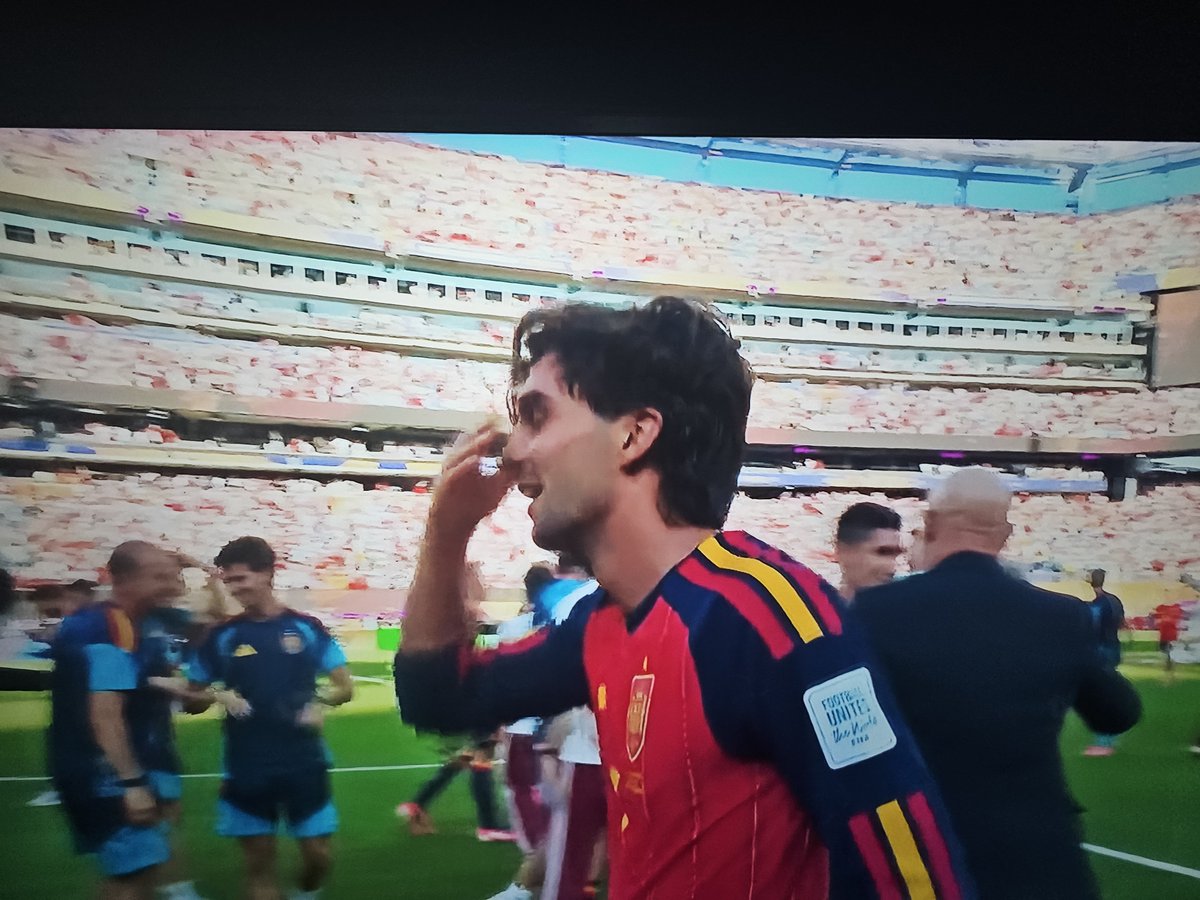 jergalru's tweet photo. Grande! https://t.co/nP9N53oFPF