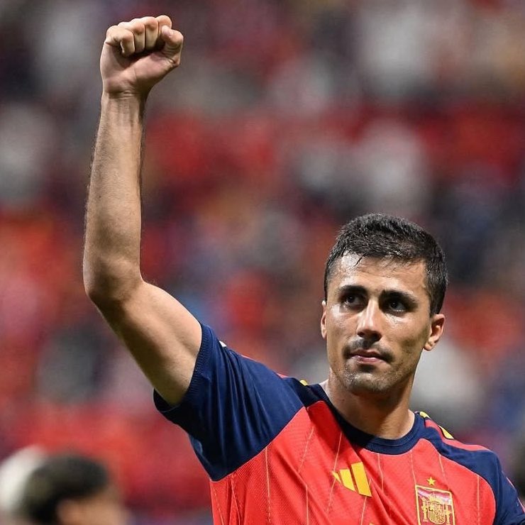 City_Chief's tweet photo. Rodri completes football. 🇪🇸🏆

🏆 FIFA World Cup
🏆 European Championship
🏆 UEFA Nations League
🏆 Ballon d’Or

🏆 UEFA Champions League
🏆 Premier League
🏆 FA Cup
🏆 League Cup
🏆 Community Shield
🏆 FIFA Club World Cup
🏆 UEFA Super Cup

One of the greatest midfielders of his generation. ⭐