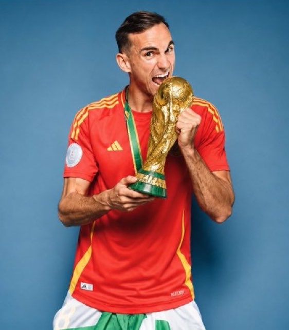 ElMagoBotas_'s tweet photo. Empiezo campaña para que Fabián Ruiz, el campeón de todo lo que existe y más, gane el próximo balón de oro. Súbanse. https://t.co/nKT3NBFzC0