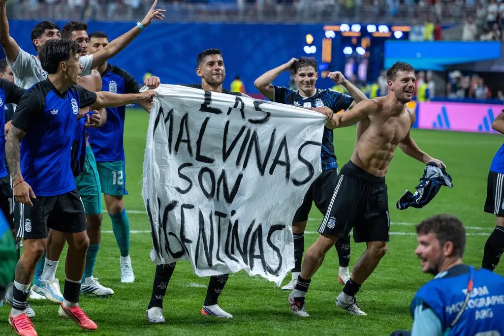 HITCSevens's tweet photo. Get your banners out for the lads 🤣🤣🤣 https://t.co/qK2A2dxe3I