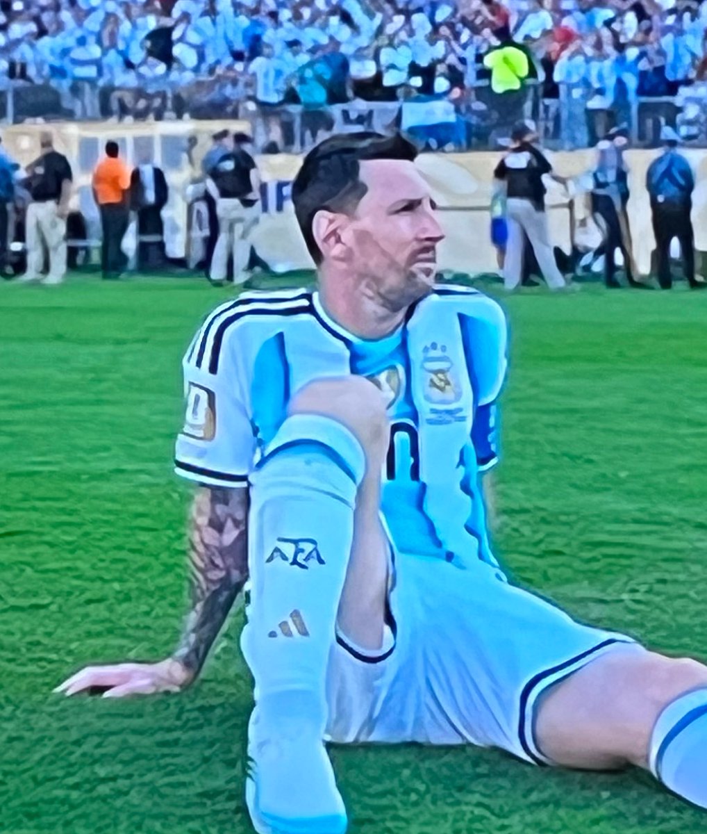 hernan_sr's tweet photo. La cara de Messi es lo mejor. https://t.co/396fJxkDVP