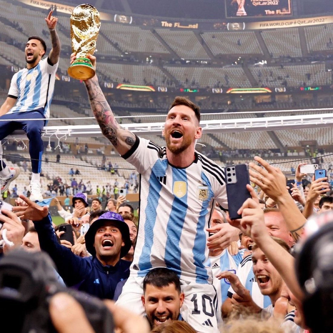 leoifay's tweet photo. فازت ولا خسرت صرح قبل المباراة النهائية انه ختم كرة القدم 2022 خلاص 🐐💙💙💙 https://t.co/04aRIIQzOp