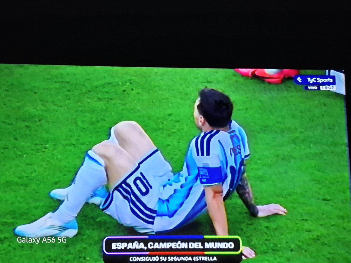 MarcelaGonz's tweet photo. #GraciasCapitan  #Argentina   gracias  por traernos a una nueva final y dejarnos creer, nos faltará vida para agradecer  tremendo equipo ... https://t.co/MOBEXrNbwN