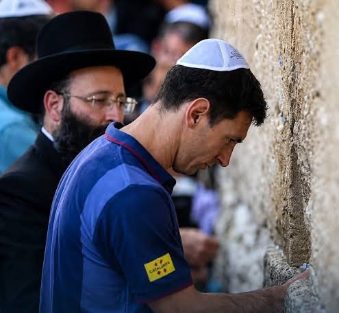 utulusu's tweet photo. After the #ESPvsARG match, Messi will dirextly go to wall.
#worldchampion Spain
Congrats @sanchezcastejon https://t.co/2iUyDAsJN6