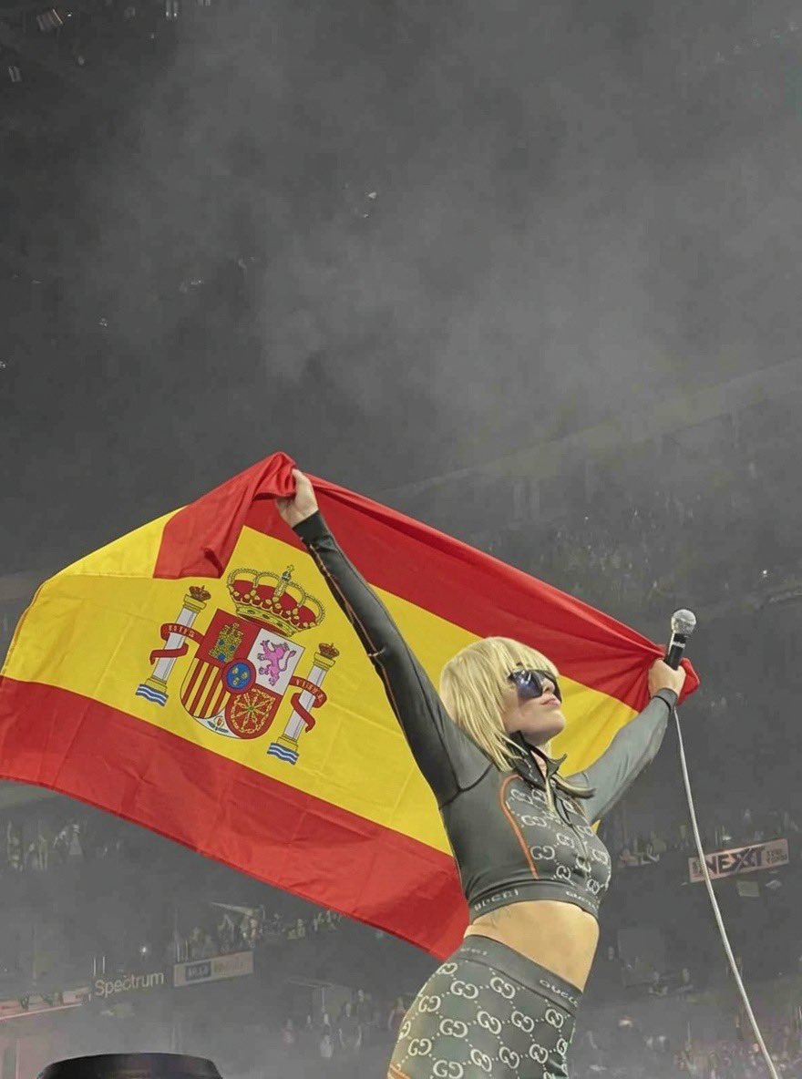 MileyUpdates's tweet photo. FELICIDADES ESPAÑA ❤️🇪🇸 https://t.co/kg3mVzd7Or
