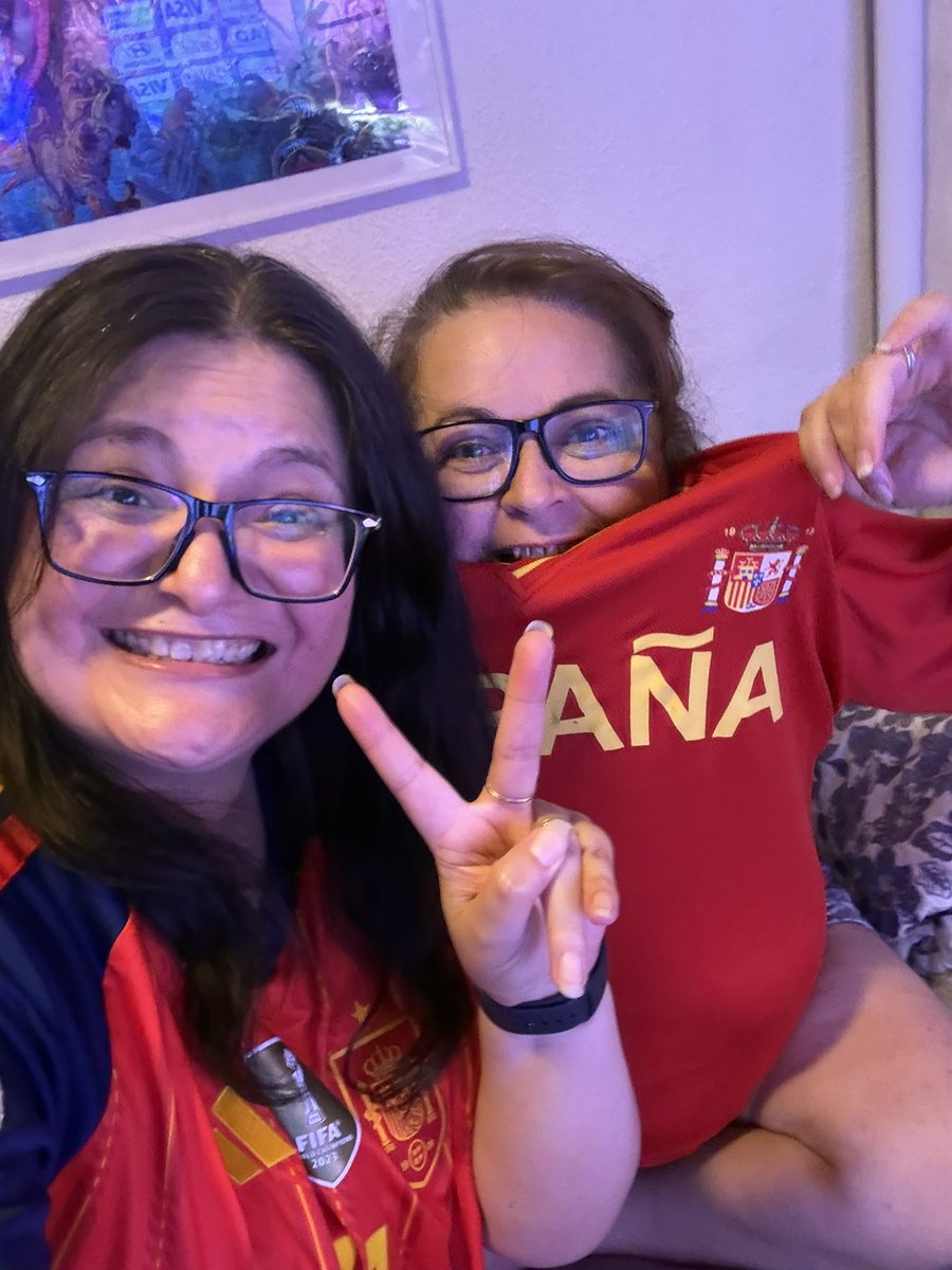 Lesbicanarias's tweet photo. Creo que me han dado siete infartos pero qué bonito ha sido verlo 🥰 https://t.co/2447BVR4wQ