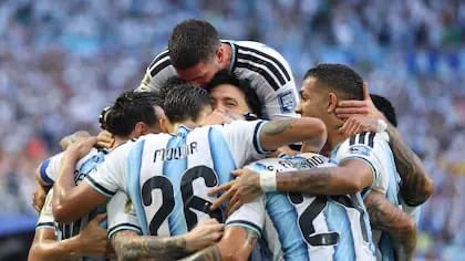 myriprunotto's tweet photo. Orgullosos siempre de esta Selección 🇦🇷

No siempre se levanta la copa, pero hay equipos que dejan una huella mucho más grande que un resultado.

Gracias por el compromiso, el esfuerzo y por representar a la Argentina con entrega, humildad y pasión hasta el último minuto.

Felicitaciones por un Mundial extraordinario y por hacer que todo un país vuelva a ilusionarse.

¡Gracias, Selección! 
Siempre con ustedes.

🩵🤍🩵