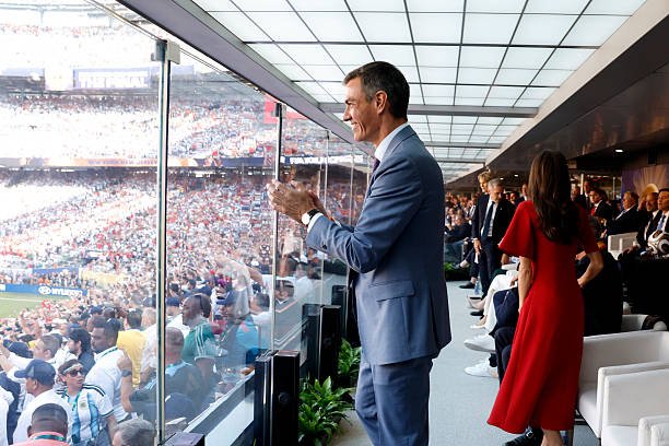 Franzmruiz's tweet photo. El presidente del Gobierno de España, Pedro Sánchez, reacciona durante la final de la Copa Mundial de la FIFA 2026 entre España y Argentina https://t.co/65sQTmrs9H