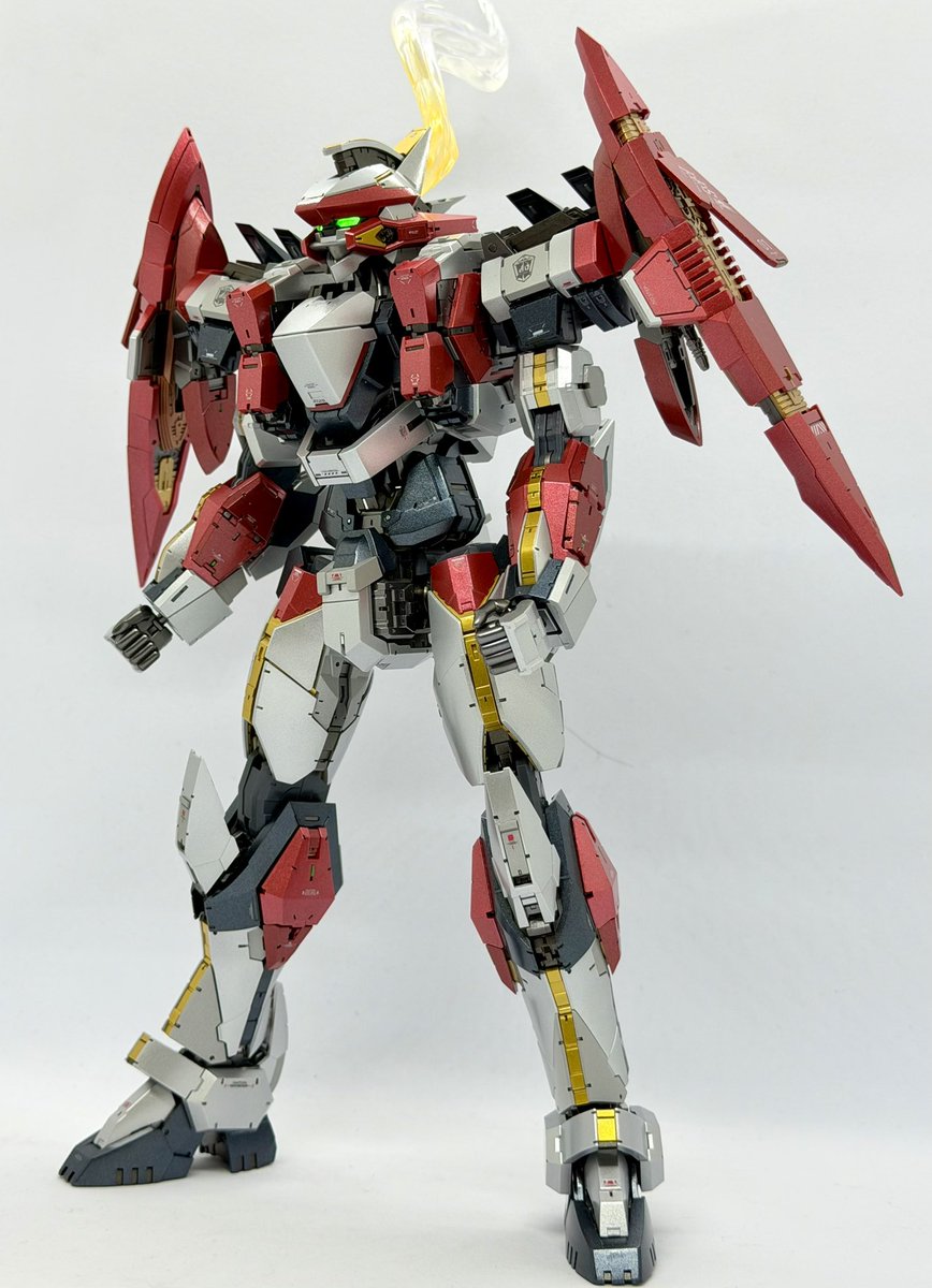 1/35 橘猫工業 レーバテイン 本体を組み上げて妖精の羽を取り付け