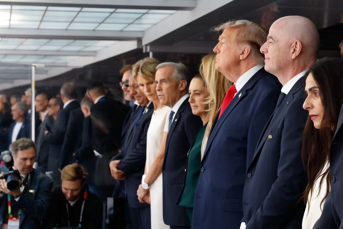 rosaicela_'s tweet photo. La Presidenta de #México, @Claudiashein, presenció la final de la Copa Mundial de Futbol 2026 en #NuevaYork, donde la selección de #España 🇪🇸 se coronó triunfadora.
Este encuentro fortalece los lazos de cooperación y amistad entre las naciones. ⚽🇲🇽🇺🇸🇨🇦 #SheinbaumLíderMundial #ClaudiaEsMundial
