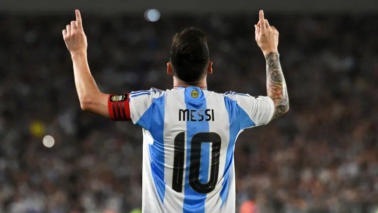 Boxand360's tweet photo. Mis amistades argentinos deberían estar orgullosos por ese equipo que se vió, futbolísticamente estaban 3 escalones por abajo de españa, con 0 remates en el tiempo reglamentario, con uno roja y aguantando el bombardeo de españa, y aún así compitió hasta el último, por detalles. https://t.co/cfA5UasWyB