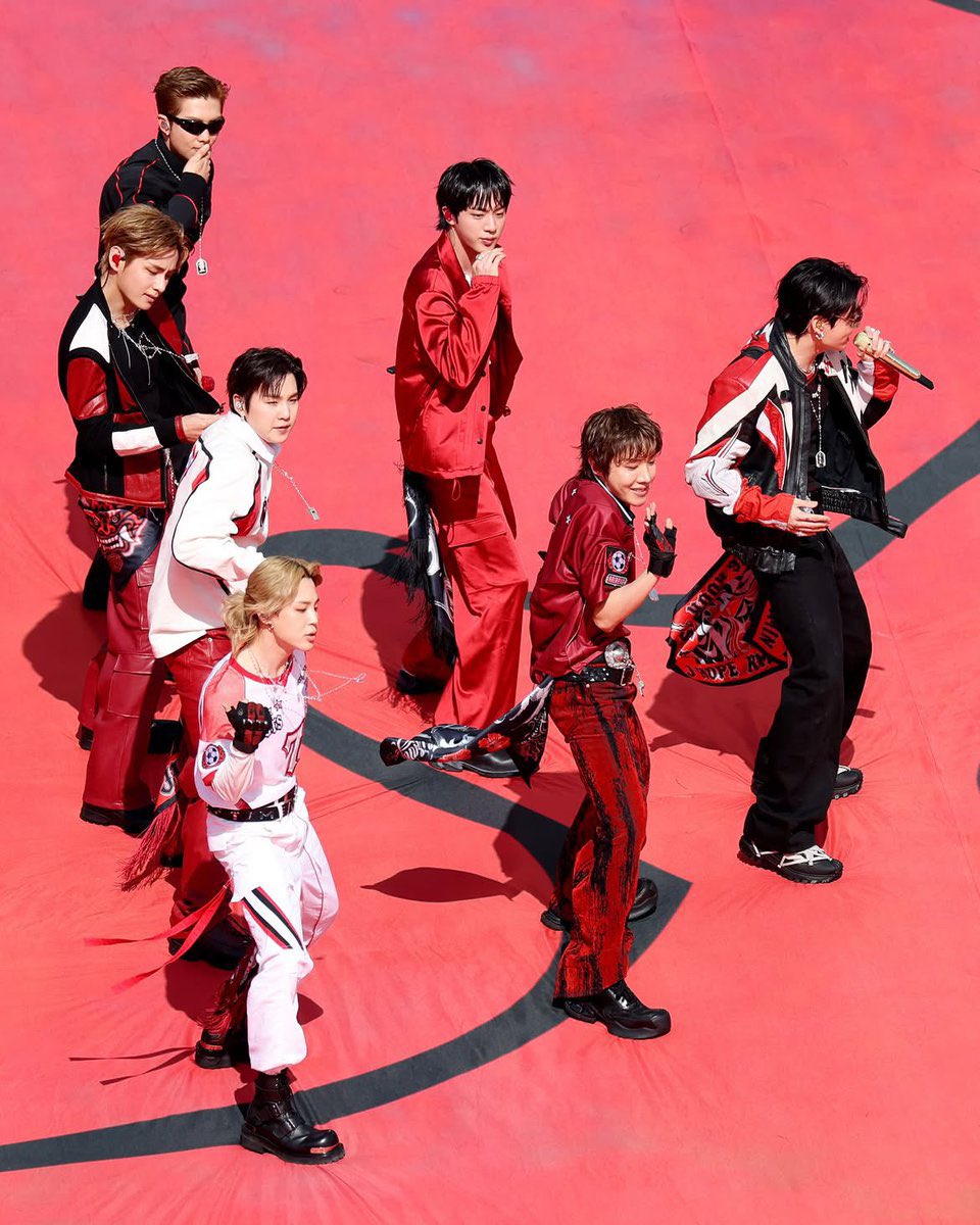 SUGAOFBTSAG's tweet photo. T &amp; REPLY x1000000🔥

BTS AT WORLD CUP 2026
#BTSxWORLDCUP2026
#BTSHALFTIMESHOW https://t.co/BagwgjCYEY