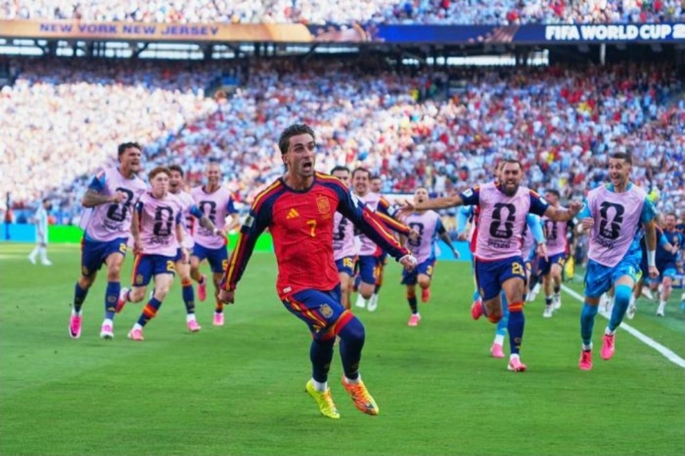 tribudeWakanda's tweet photo. Nos lo hemos merecido de principio a fin, somos el mejor equipo del mundo y el que mejor juega al fútbol de calle.

Por mucho que nos quisieran arrebatar la segunda es nuestra⭐️

CAMPEONES DEL MUNDOOO🇪🇸 https://t.co/RQ6lgzckkp