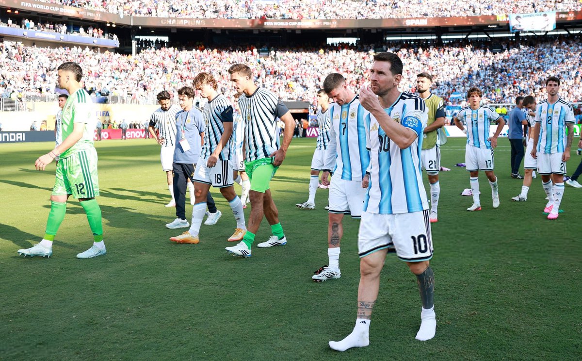 TouchlineX's tweet photo. 🚨🪄 Lionel Messi vs. Spain in the World Cup final: 

· 54 touches
· 3/3 successful dribbles
· 16 carries
· 1 defensive contribution
· 1/1 tackles won
· 8/11 ground duels won https://t.co/33F2OqSPgk