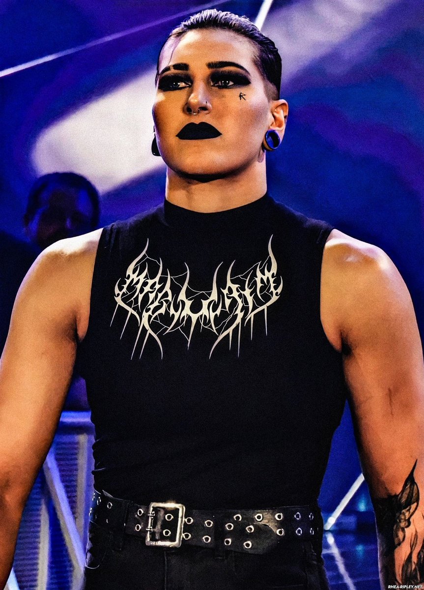 AMari552's tweet photo. Her papi era was another universe for us her mosherz 
Look so gorgeous and stunning 🖤✨ https://t.co/B4bxmEsRxG