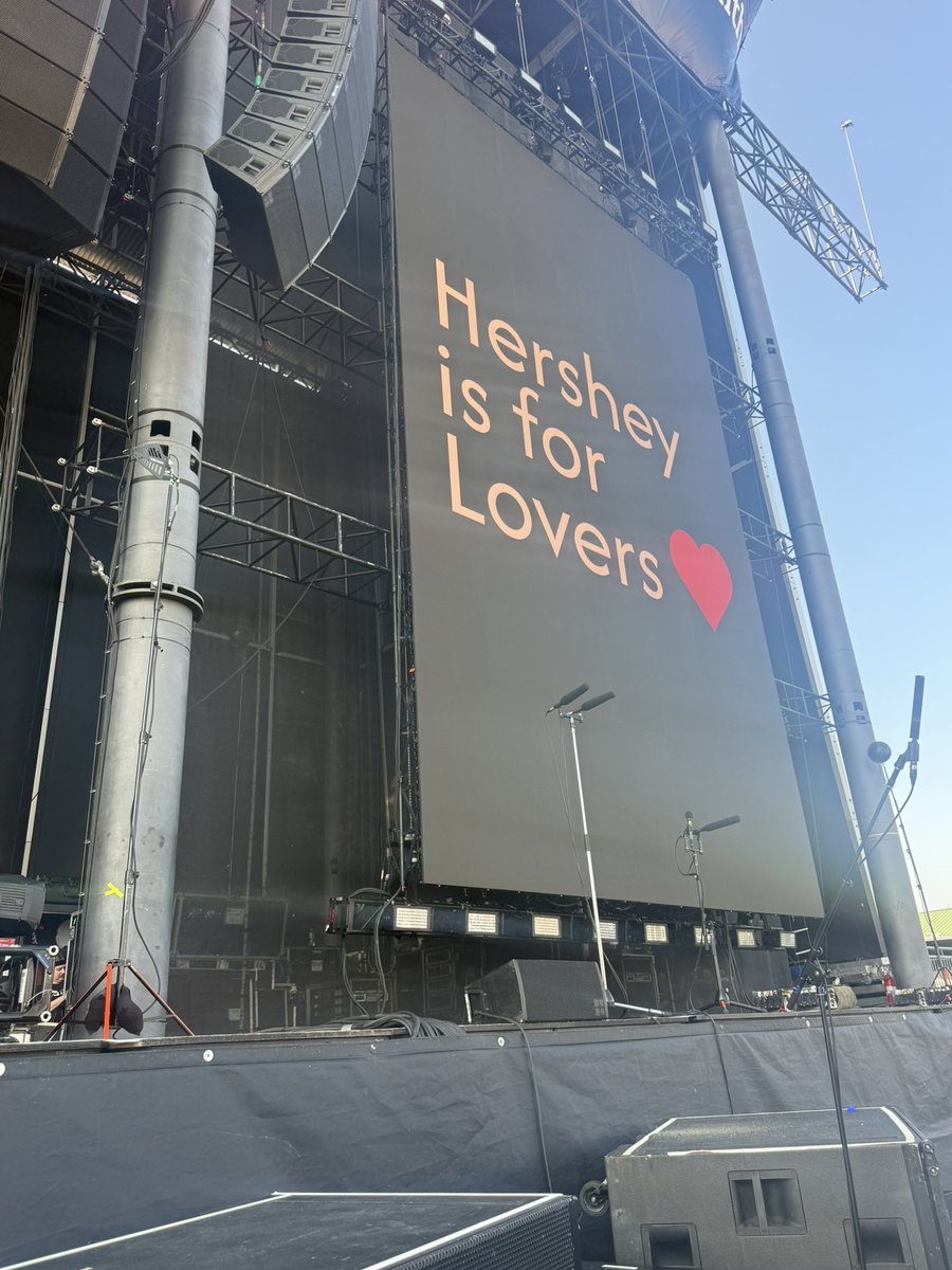 binklemysun's tweet photo. barricade for nialllll!! ❤️ https://t.co/60rxWC4Un4